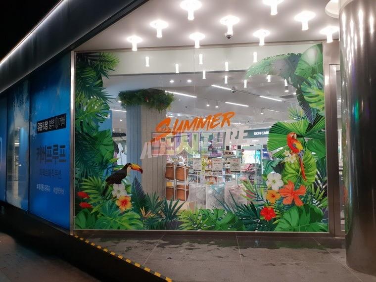 올리브영 명동매장·강남역매장 랩핑사진