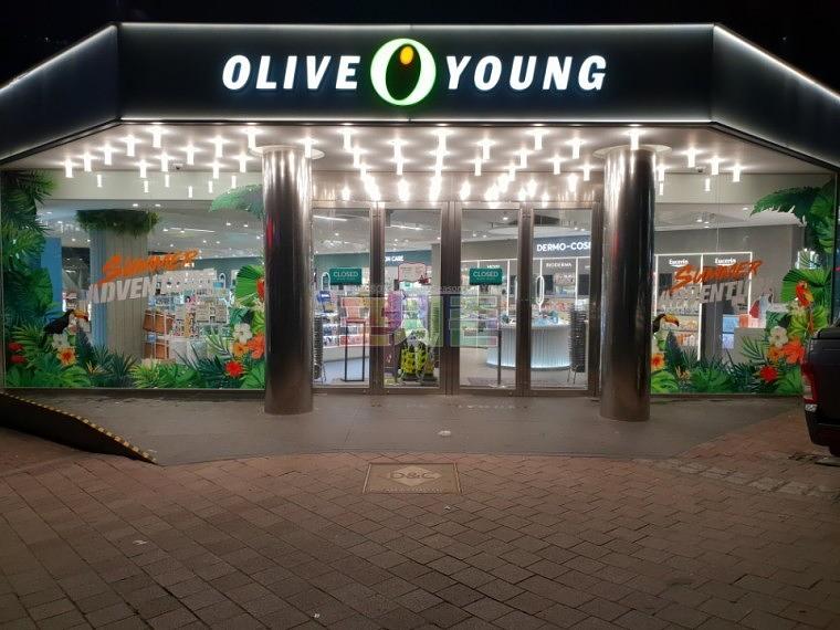 올리브영 명동매장·강남역매장 랩핑사진
