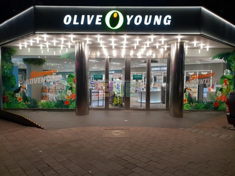 올리브영 명동매장·강남역매장 랩핑사진