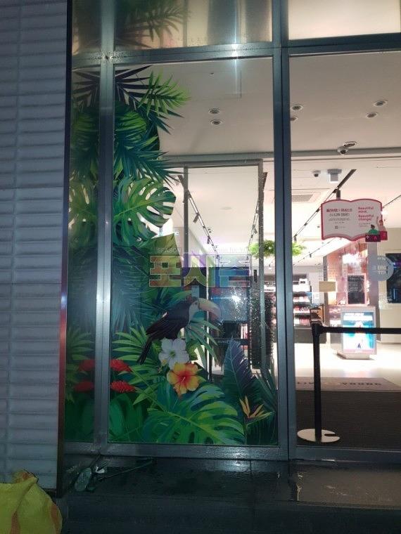 올리브영 명동매장·강남역매장 랩핑사진
