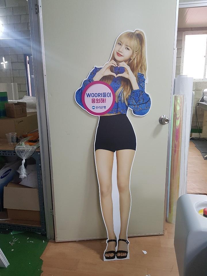 등신대 제작 우리은행 광고모델 블랙핑크
