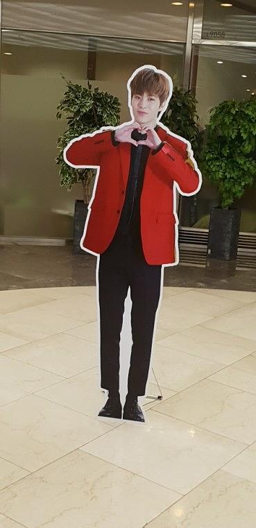 빅스(홍빈)_등신대(3T) (700x1800)