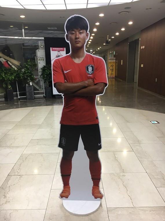 국가대표축구선수(손흥민, 황의조, 이승우)_등신대(8T) (590x1800), 철제받침대
