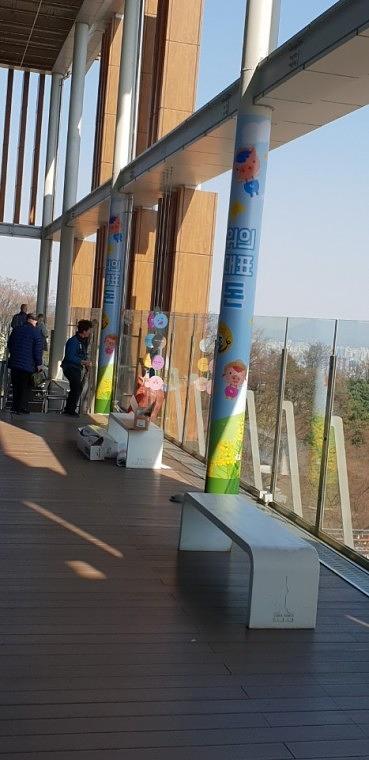 남산타워ㆍ계단랩핑ㆍ계단옆유리랩핑ㆍ원형기둥랩핑 출력 및 시공