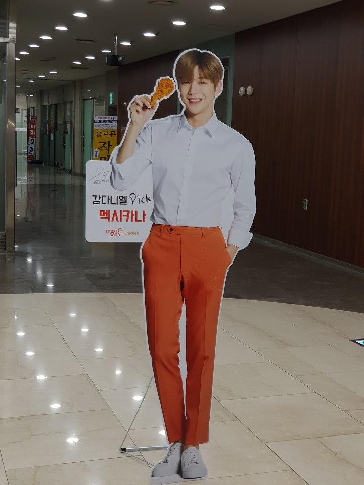 멕시카나 치킨 실사출력 제작 (모델 강다니엘)