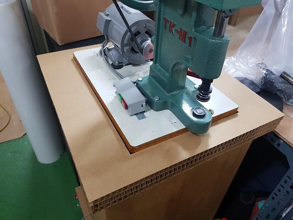 허니콤보드 하도매기계 거치대 제작