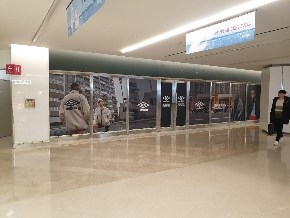 스타필드 코엑스몰 엄브로 매장 가설 방염시트지 제작,시공