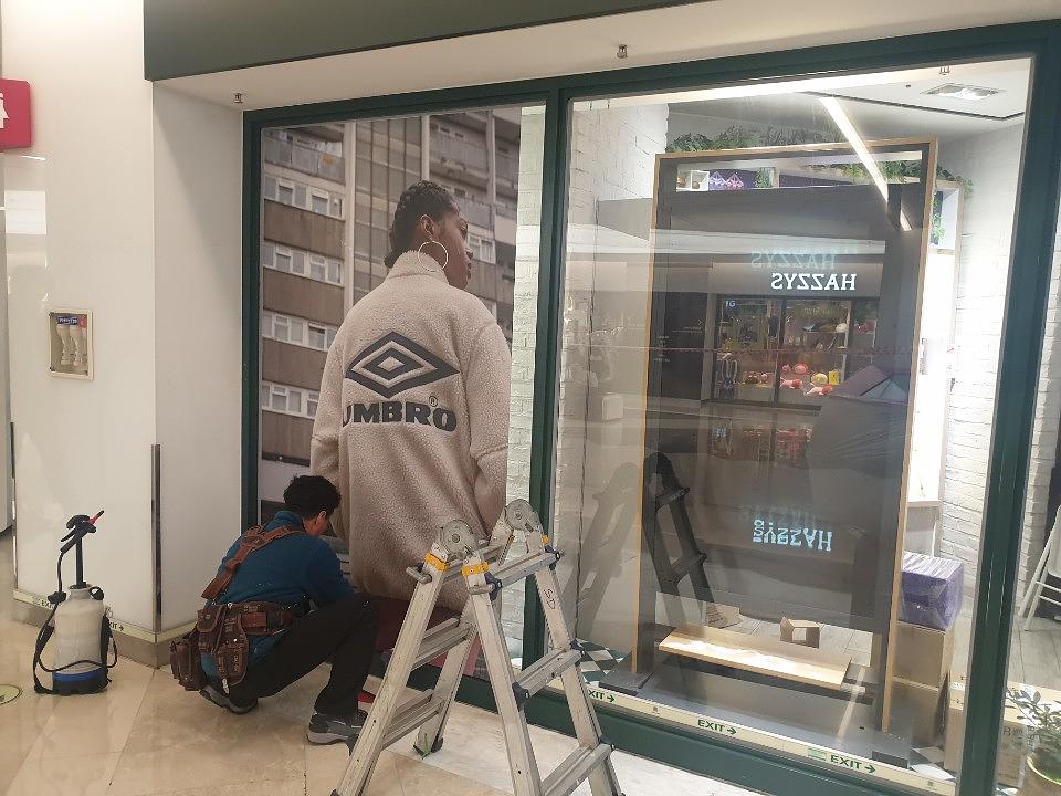스타필드 코엑스몰 엄브로 매장 가설 방염시트지 제작,시공