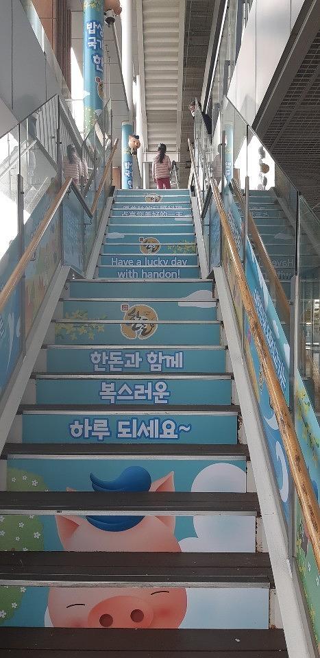 남산타워 기둥, 계단, 유리랩핑