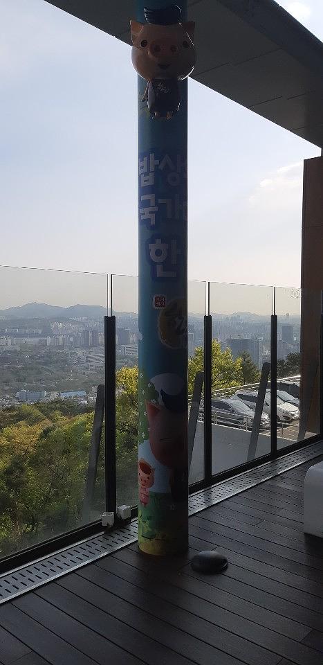 남산타워 기둥, 계단, 유리랩핑