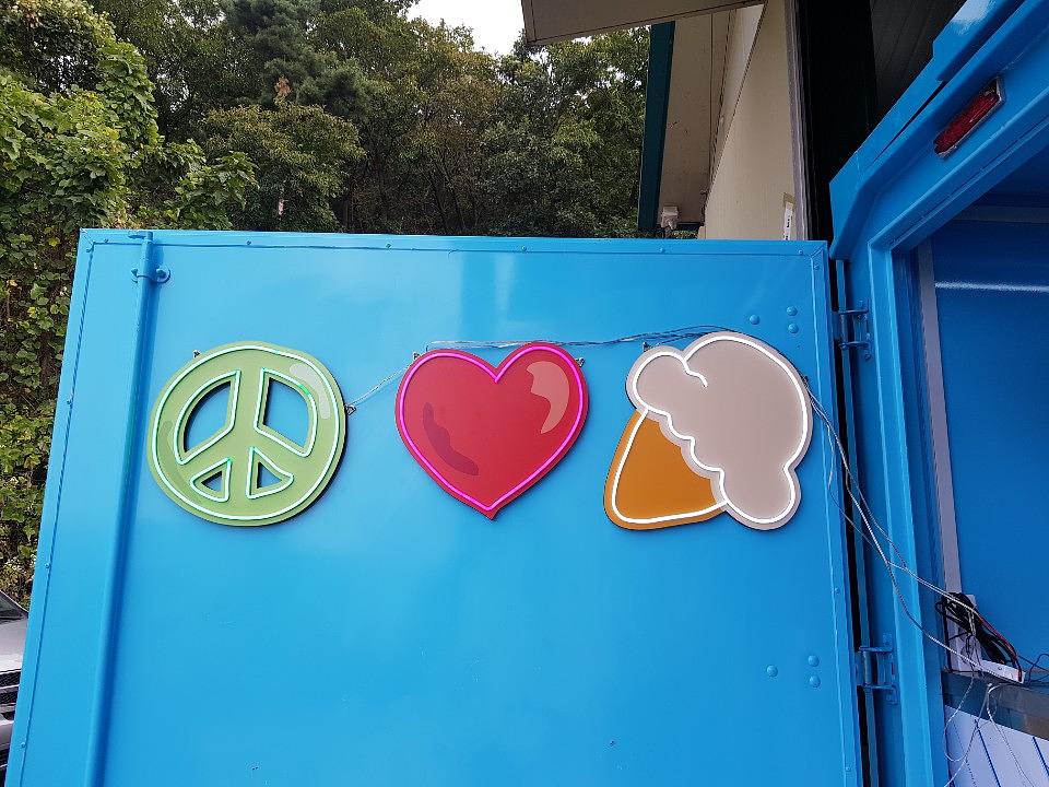 Ben & Jerry's 차량 내부 포맥스, 고무스카시, 네온사인물 제작 및 시공