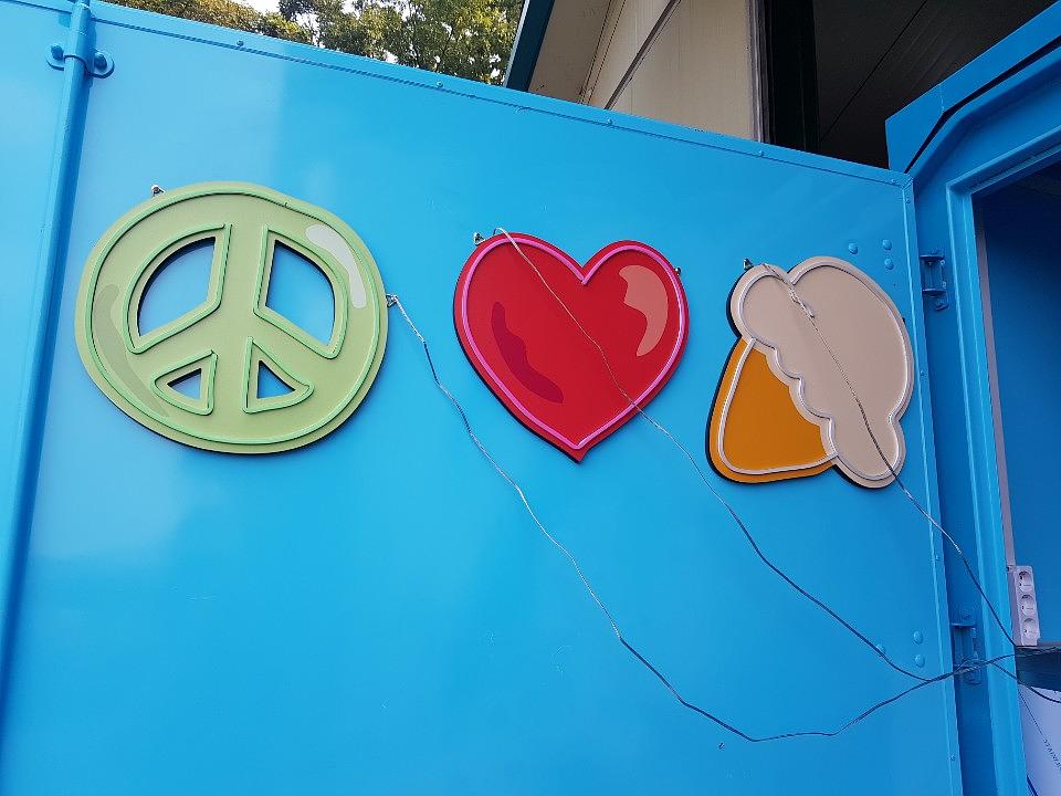 Ben & Jerry's 차량 내부 포맥스, 고무스카시, 네온사인물 제작 및 시공