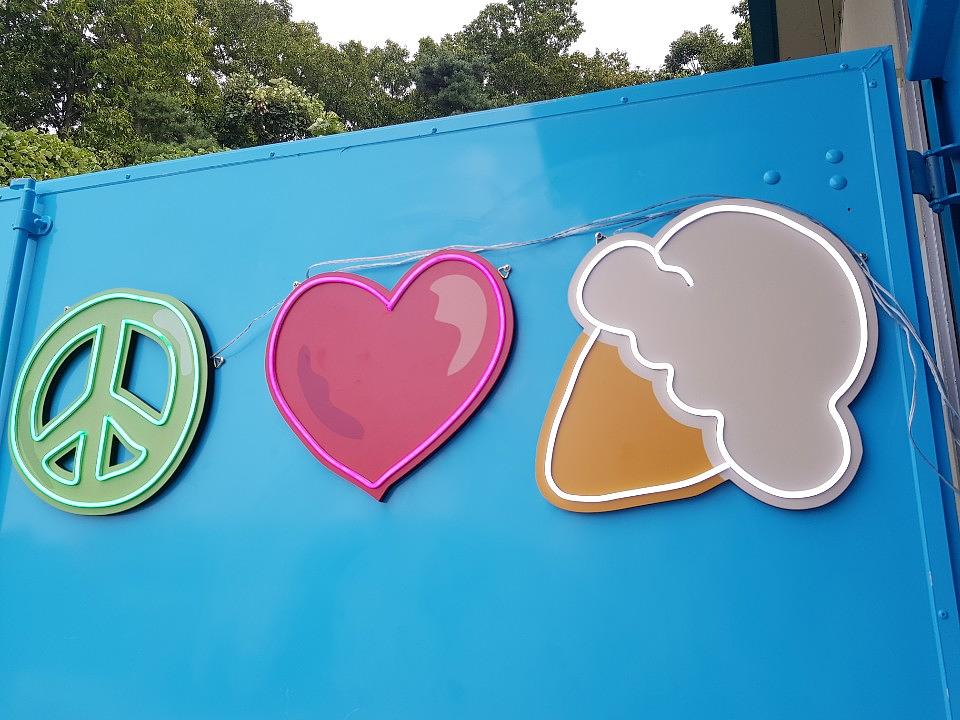 Ben & Jerry's 차량 내부 포맥스, 고무스카시, 네온사인물 제작 및 시공