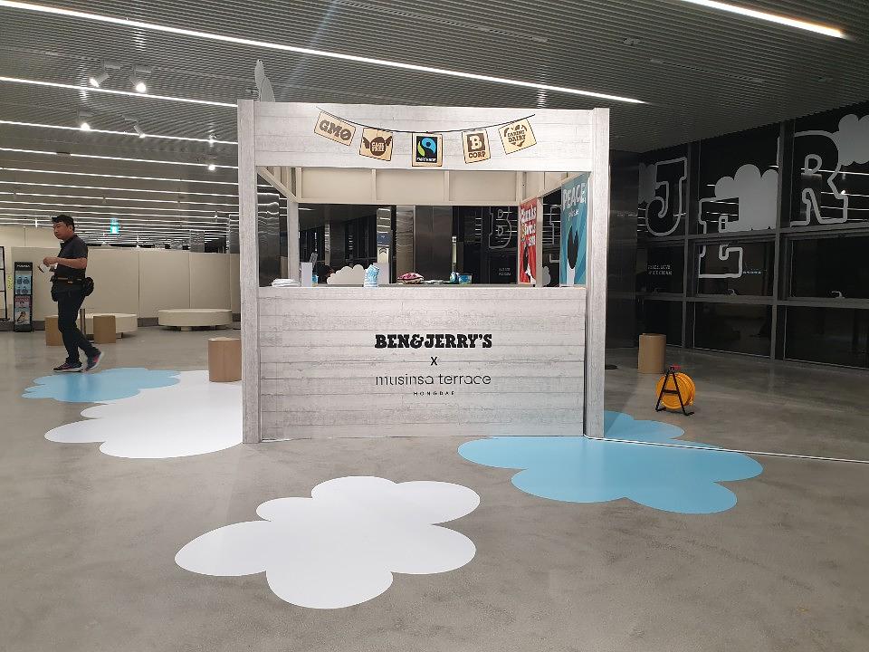 ben&jerrys X 무신사 전시부스, 유리벽, 기둥 실사출력 제작 및 시공