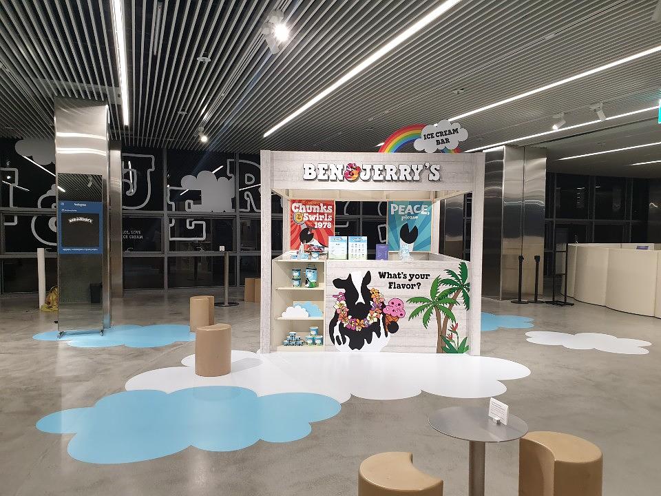 ben&jerrys X 무신사 전시부스, 유리벽, 기둥 실사출력 제작 및 시공