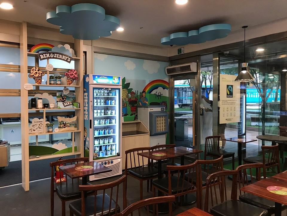 ben&jerry's 포맥스, 폼보드 , 네온사인 각종 전시물 실사 제작 및 시공