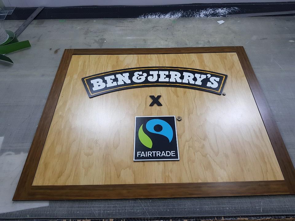 ben&jerry's 포맥스, 폼보드 , 네온사인 각종 전시물 실사 제작 및 시공