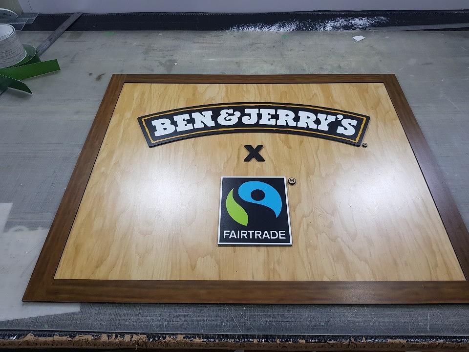 ben&jerry's 포맥스, 폼보드 , 네온사인 각종 전시물 실사 제작 및 시공
