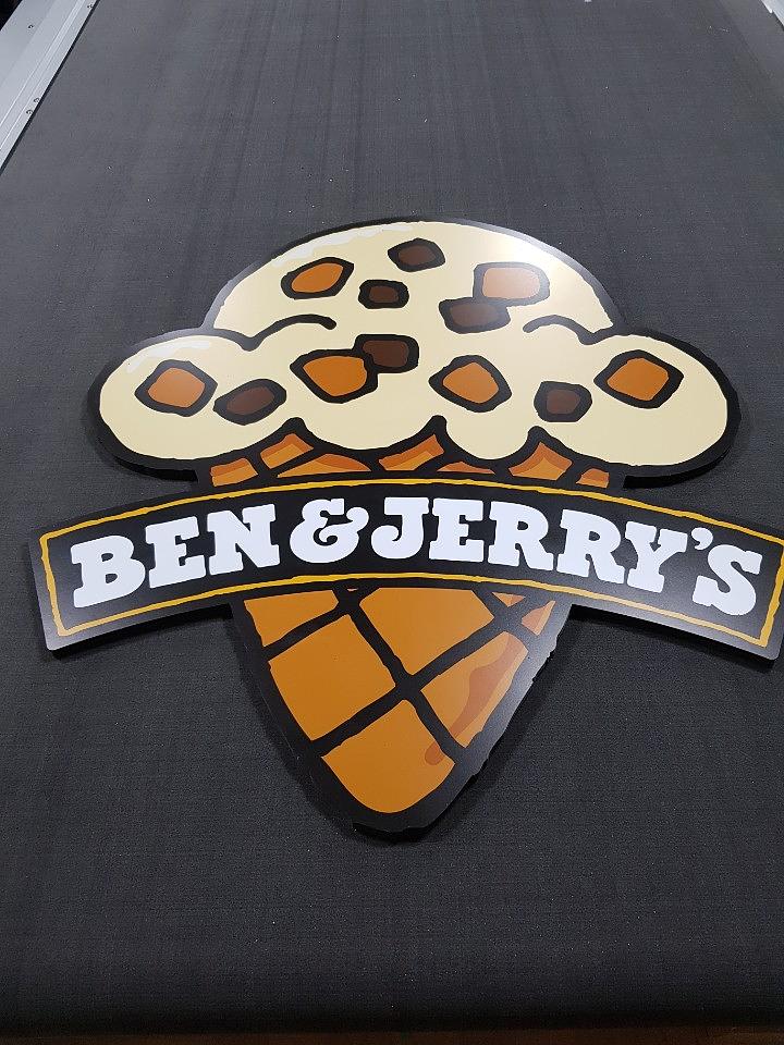 ben&jerry's 포맥스, 폼보드 , 네온사인 각종 전시물 실사 제작 및 시공