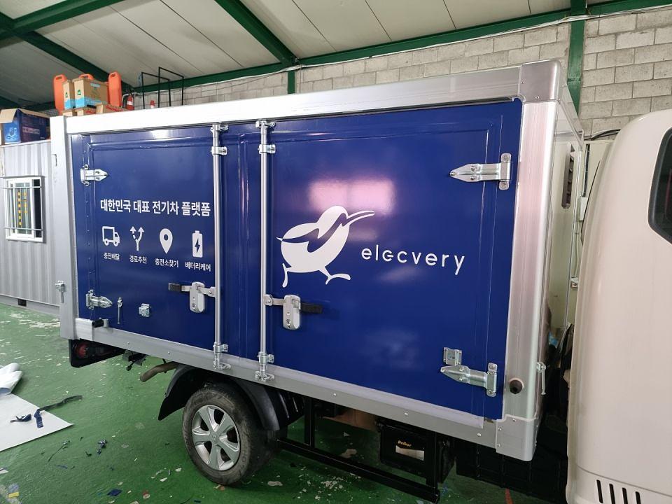 일렉배리 탑차3면랩핑 4대