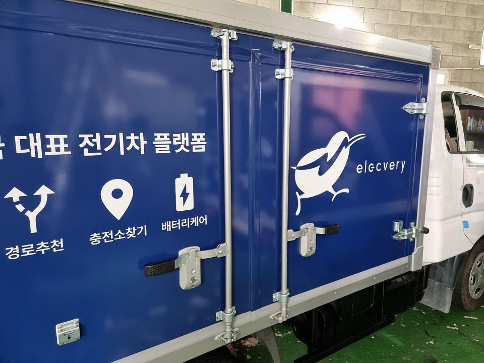 일렉배리 탑차3면랩핑 4대