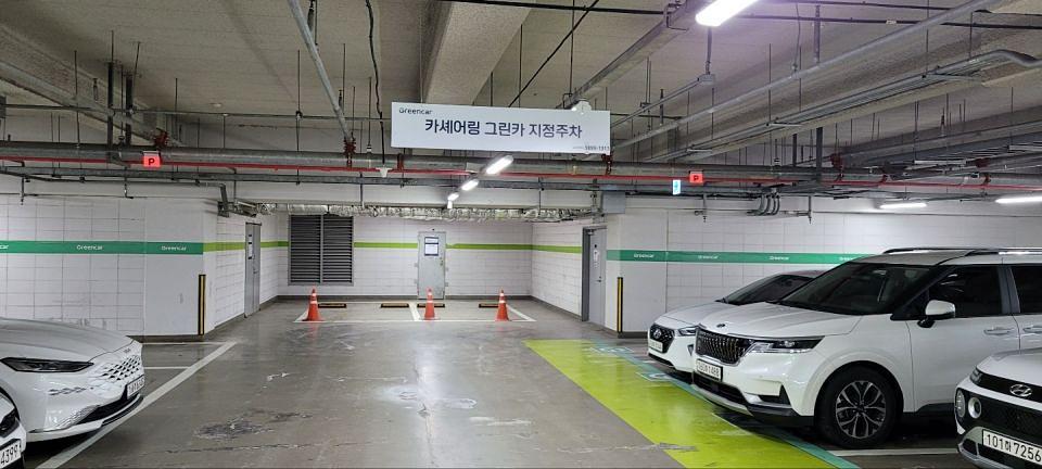 롯데월드지하주차장 기둥도색및 차선도색 그린카 사인물 제작 및 시공