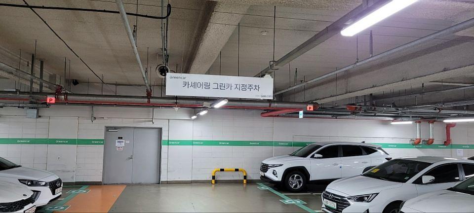 롯데월드지하주차장 기둥도색및 차선도색 그린카 사인물 제작 및 시공