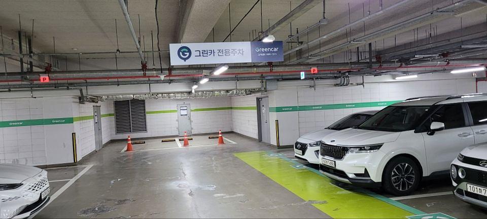 롯데월드지하주차장 기둥도색및 차선도색 그린카 사인물 제작 및 시공