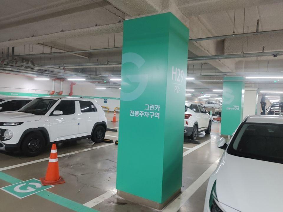 롯데월드지하주차장 기둥도색및 차선도색 그린카 사인물 제작 및 시공