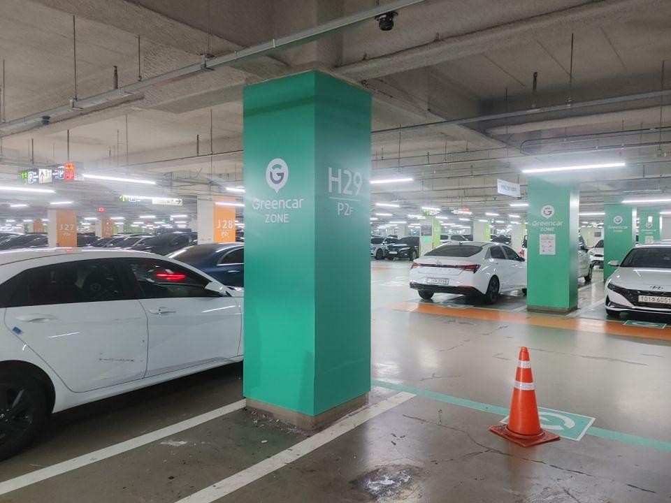 롯데월드지하주차장 기둥도색및 차선도색 그린카 사인물 제작 및 시공