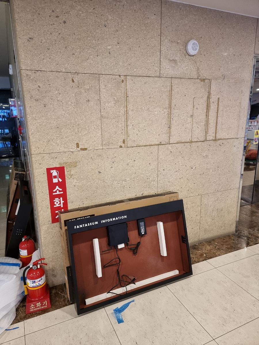 수원 더 판타지움 TV케이스(철판) 제작 및 시공