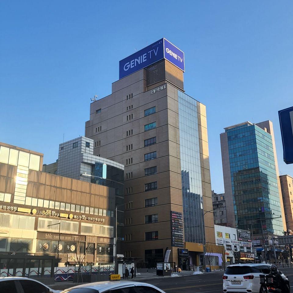 12월 26일 신사동 4거리 / kt광고 빌보드. / 제작 및 시공