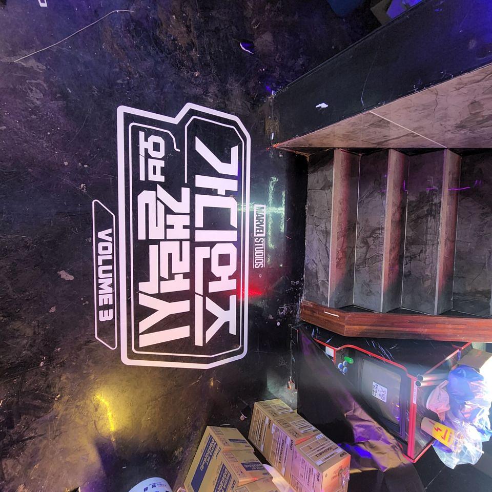 4월 15일 가로수길 가디언즈 - 4일동안 제작 시공. 시공인원만 25명