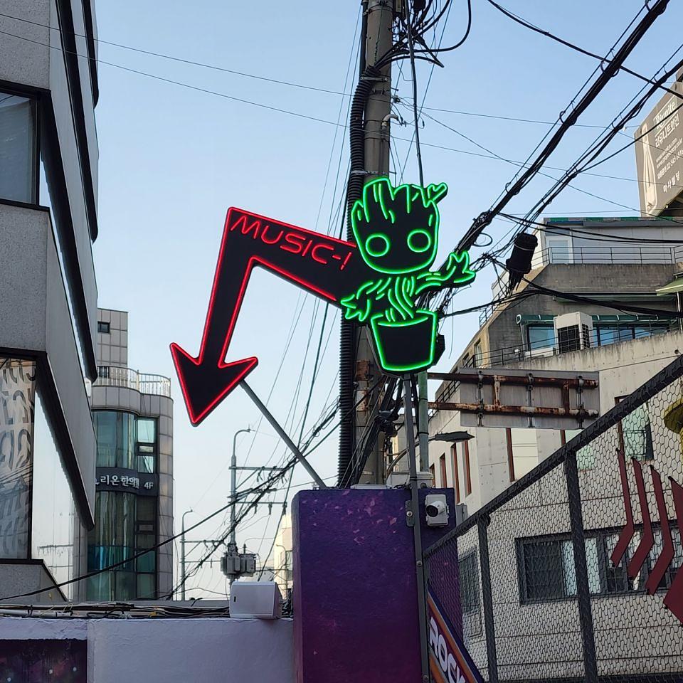 4월 15일 가로수길 가디언즈 - 4일동안 제작 시공. 시공인원만 25명