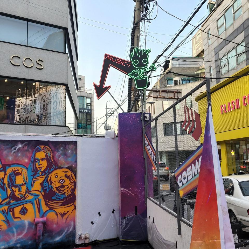 4월 15일 가로수길 가디언즈 - 4일동안 제작 시공. 시공인원만 25명