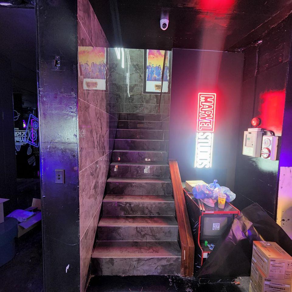 4월 15일 가로수길 가디언즈 - 4일동안 제작 시공. 시공인원만 25명