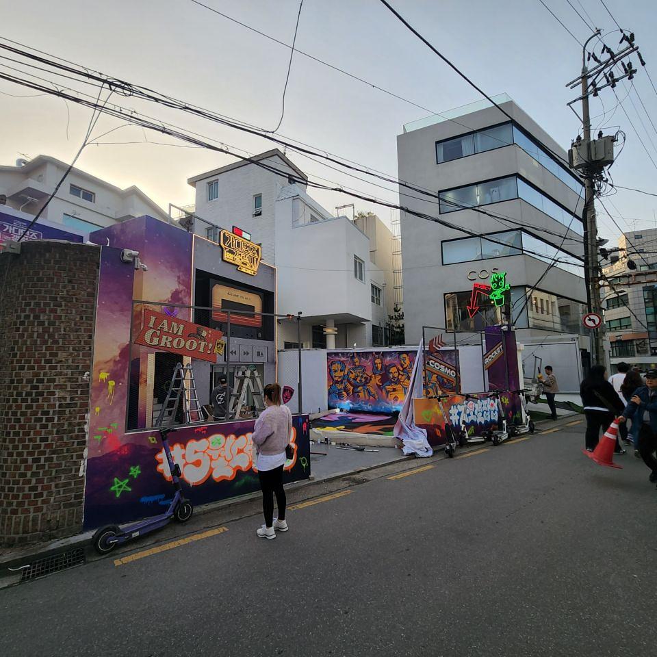 4월 15일 가로수길 가디언즈 - 4일동안 제작 시공. 시공인원만 25명