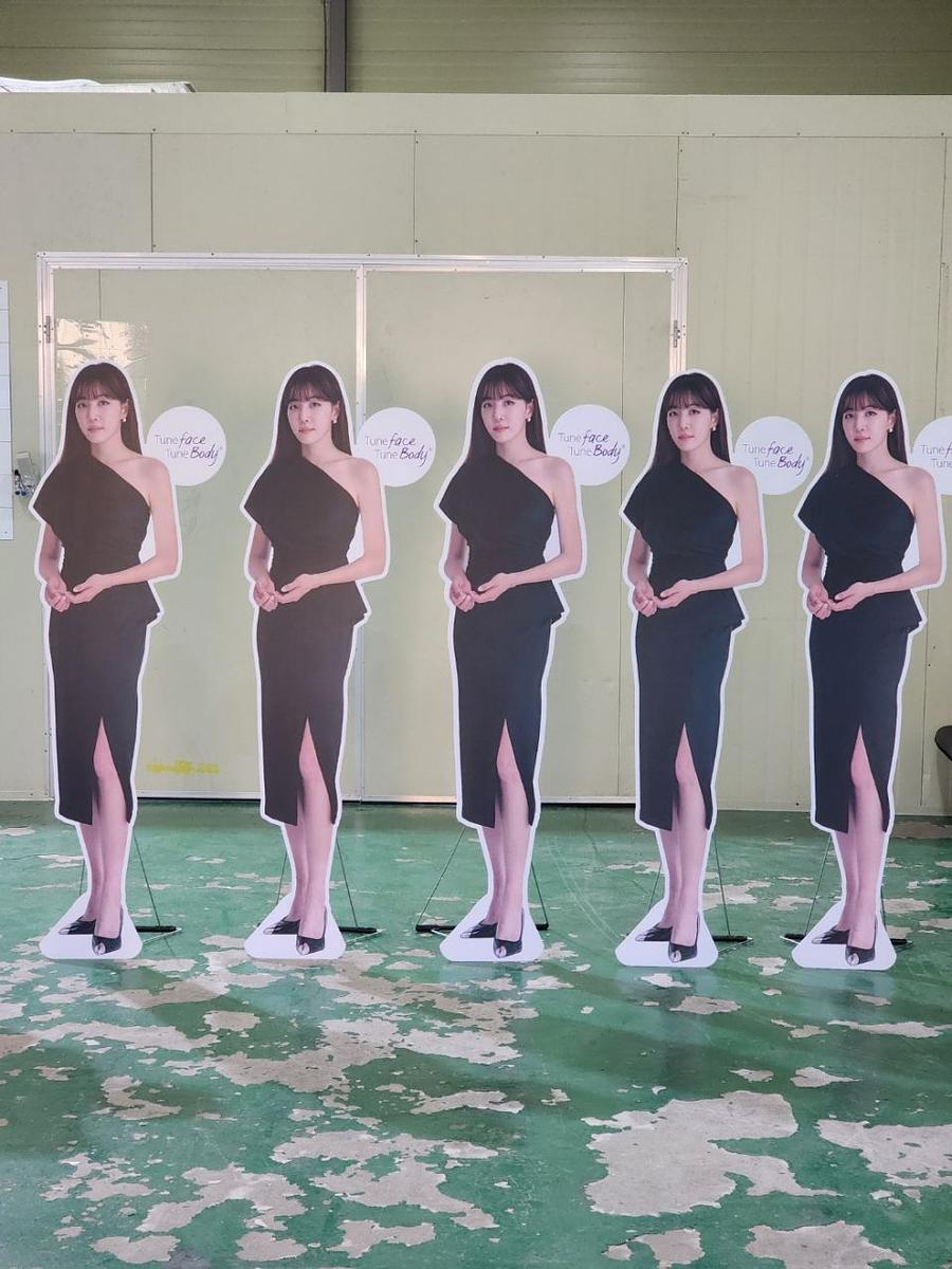 2월13일 김이나모델 등신대 300개. 전국병원 배송. 제작및배송 . 준드컷 영상포함 첨부파일 확인