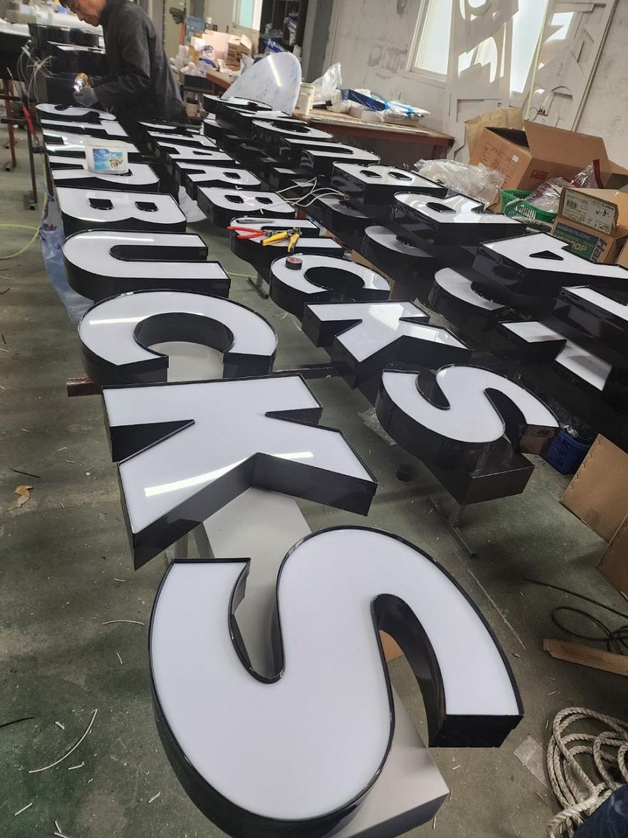 5월 24일 사인물 제작 광경