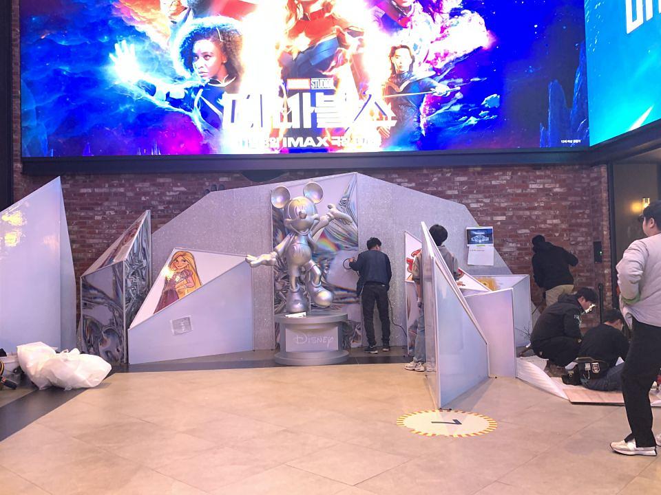 11/29 용산 CGV 미키 마우스 철제 구조물 제작 및 시공