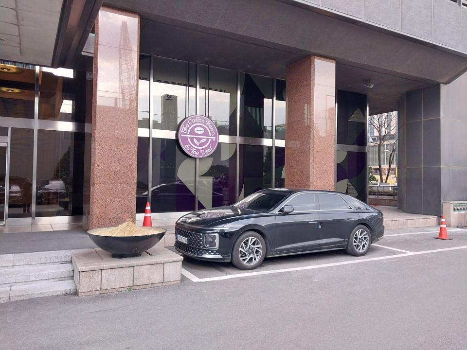 2/26 커피빈 여의도교보증권점 제작 및 시공