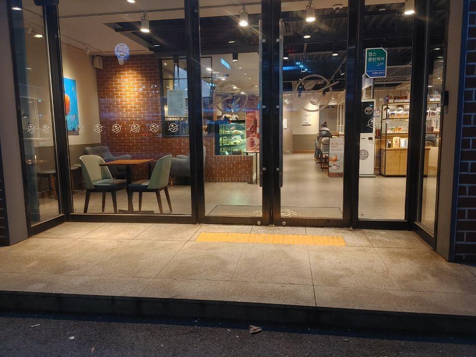 3/14 커피빈 수원 송죽DT점 리뉴얼 제작 및 시공