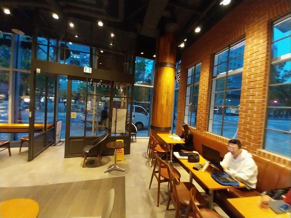 11/1 커피빈 상암한국지역정보개발원점 제작 및 시공