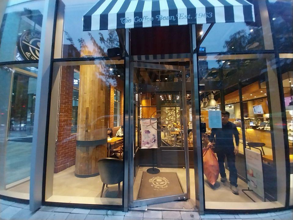 11/1 커피빈 상암한국지역정보개발원점 제작 및 시공