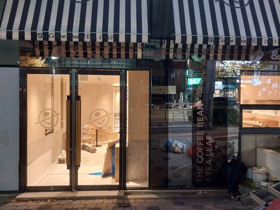11/27 커피빈 부산연산역 6번출구점 제작 및 시공