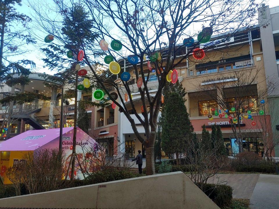 1/24 파주 신세계 아울렛 M&M 팝업스토어 제작 및 시공