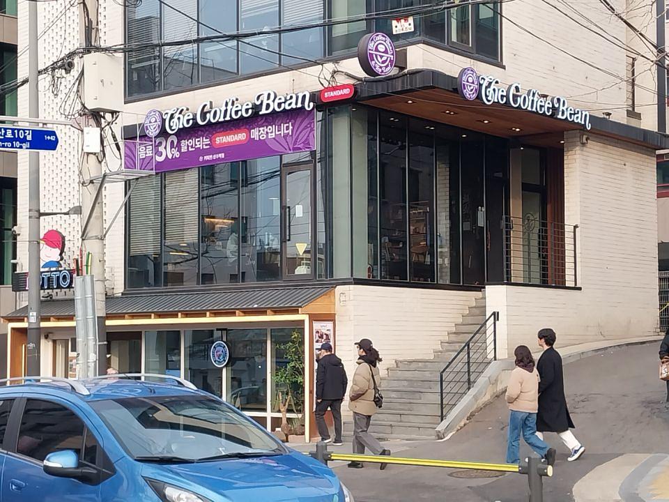 2/2 커피빈 상수역점 스탠다드 간판 및 현수막 제작 및 시공