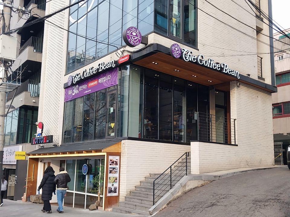 2/2 커피빈 상수역점 스탠다드 간판 및 현수막 제작 및 시공