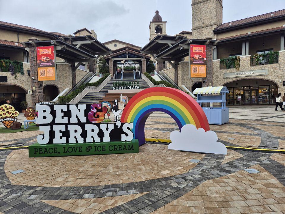 3/27 부산 프리미엄 아울렛 벤 앤 제리스 조형물 제작 및 시공