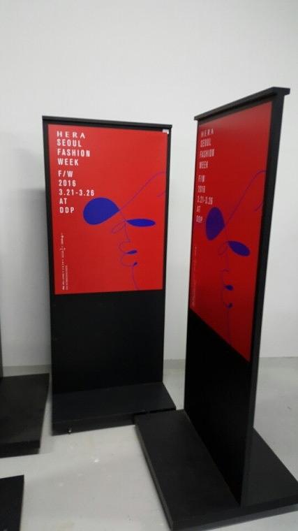 서울 HERA패션위크 철판판넬 .유도싸인 12개
